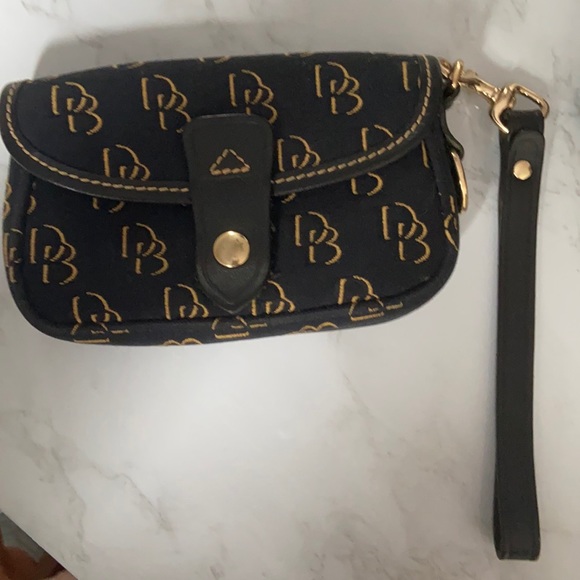 Dooney and Bourke pouch with detachable wristlet - Picture 1 of 9